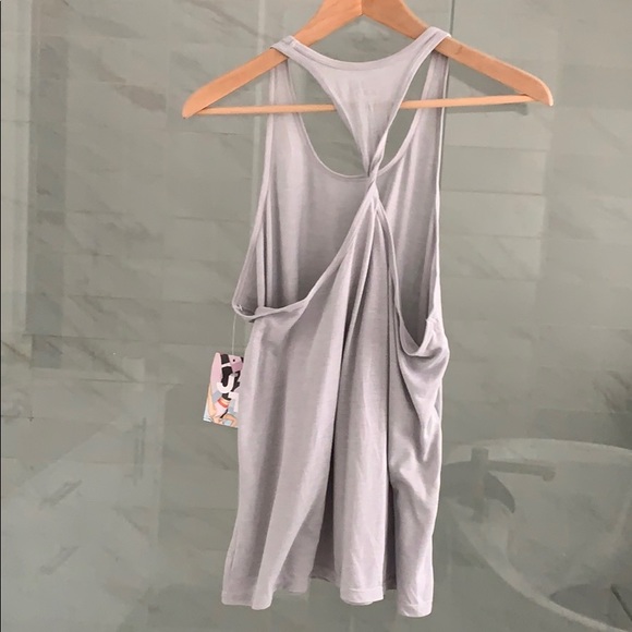 NWT Relaxed Fit Athletic Top - Picture 3 of 5